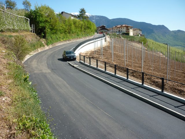 Committente: Comune di Taio (TN)
Lavori di realizzazione di un marciapiede tra Torra e Segno con allargamento della strada